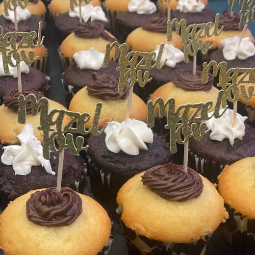 Teal, Gold, Black and White: Elegance in teal, gold, black and white. Mitzvah celebration at Courtyard by Marriott Waverly, planned by Razzle Dazzle Event Planning, Charlotte NC. Photo 9 of 9.