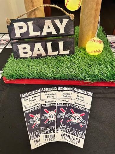 She Knocked It Out of the Park: Baseball. Bat Mitzvah at Temple Beth El, Charlotte, planned by Razzle Dazzle Event Planning, Charlotte NC. Photo 7 of 10.